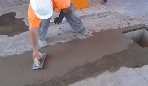 Restitución del piso y construcción de arquetas de conexión.